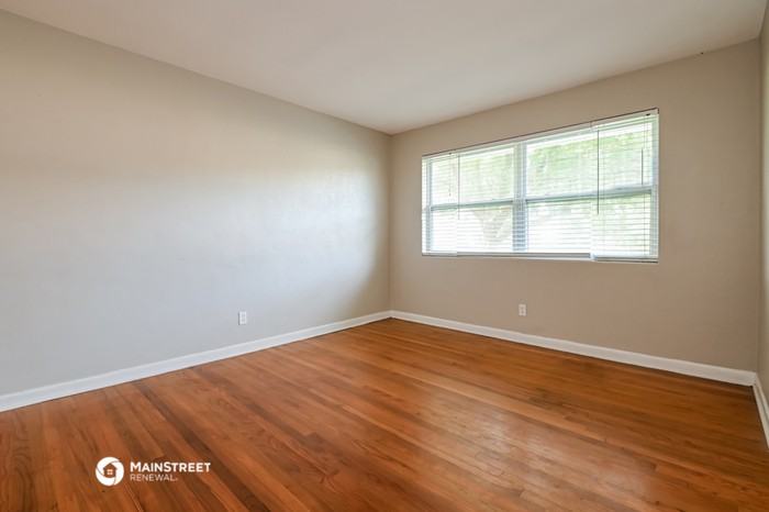 2327 Hirsch Ave - Photo 3 of 16