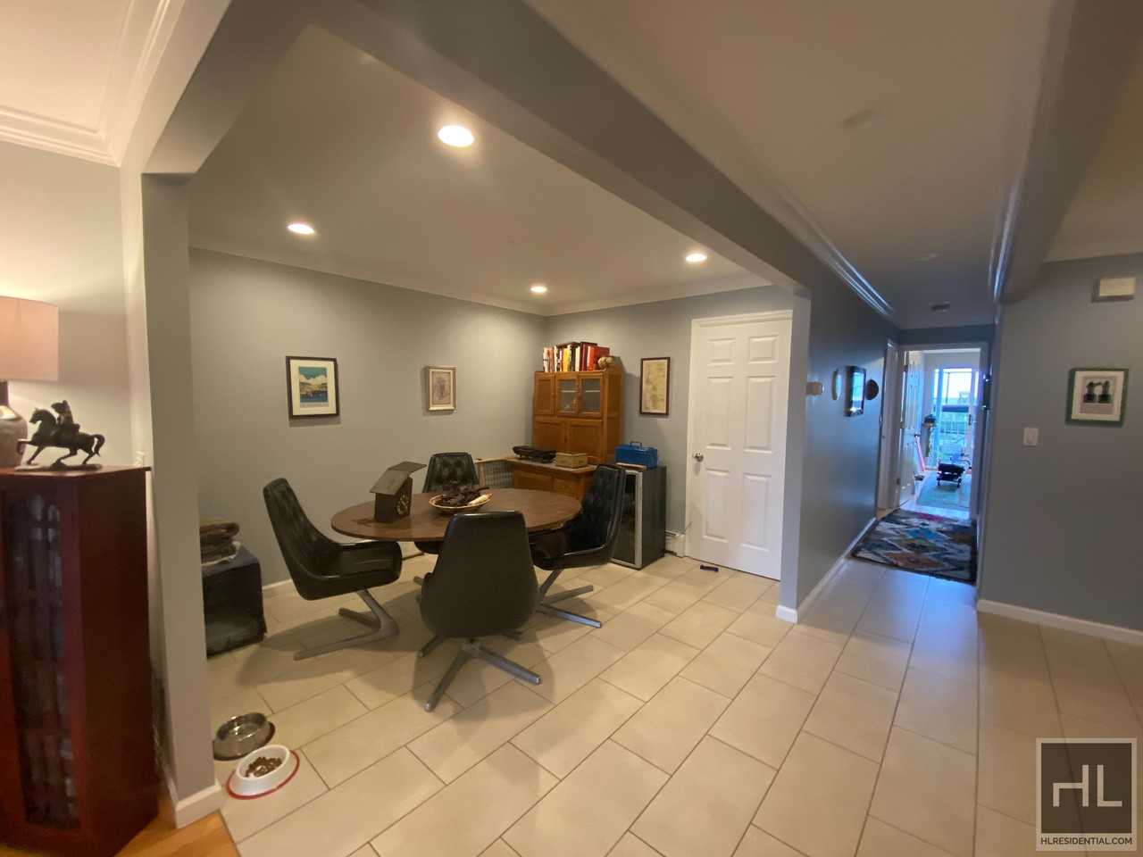 9612 Shore Front Pkwy - Photo 2 of 11