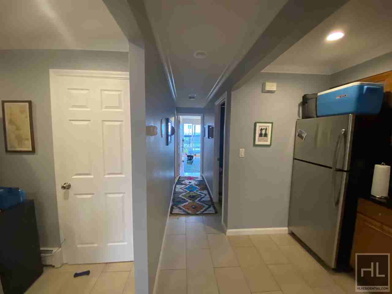 9612 Shore Front Pkwy - Photo 3 of 11