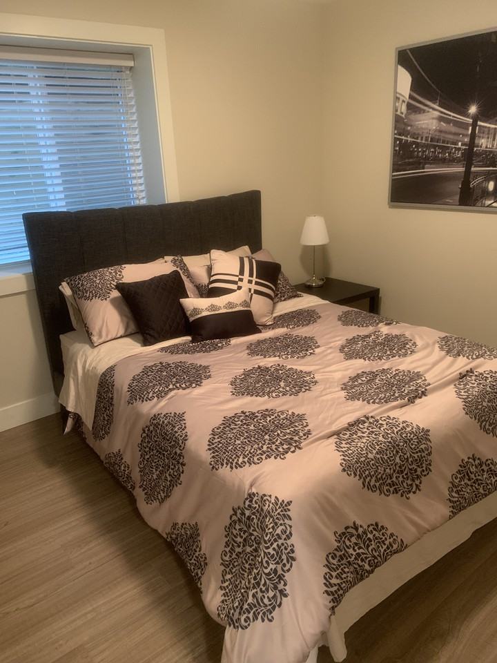 1141 Charland Ave - Photo 5 of 9