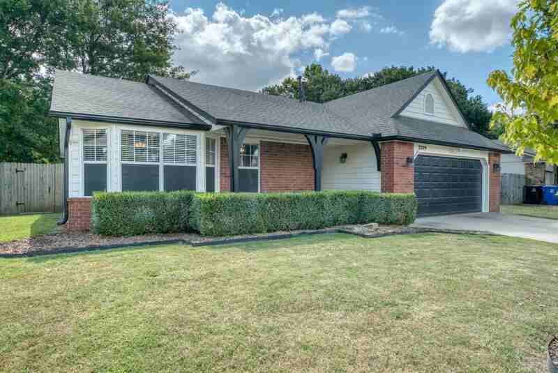 2209 W Quinton St - Photo 2 of 16