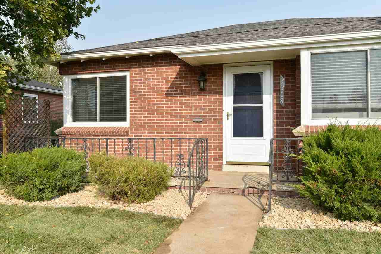 3208 Niagara St - Photo 5 of 34