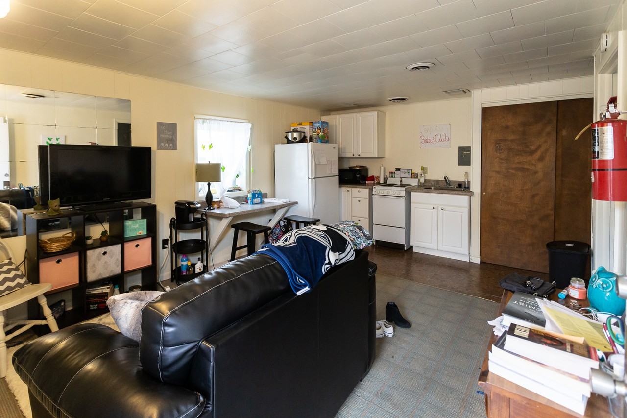 864 Wayne Ave #864 - Photo 2 of 8