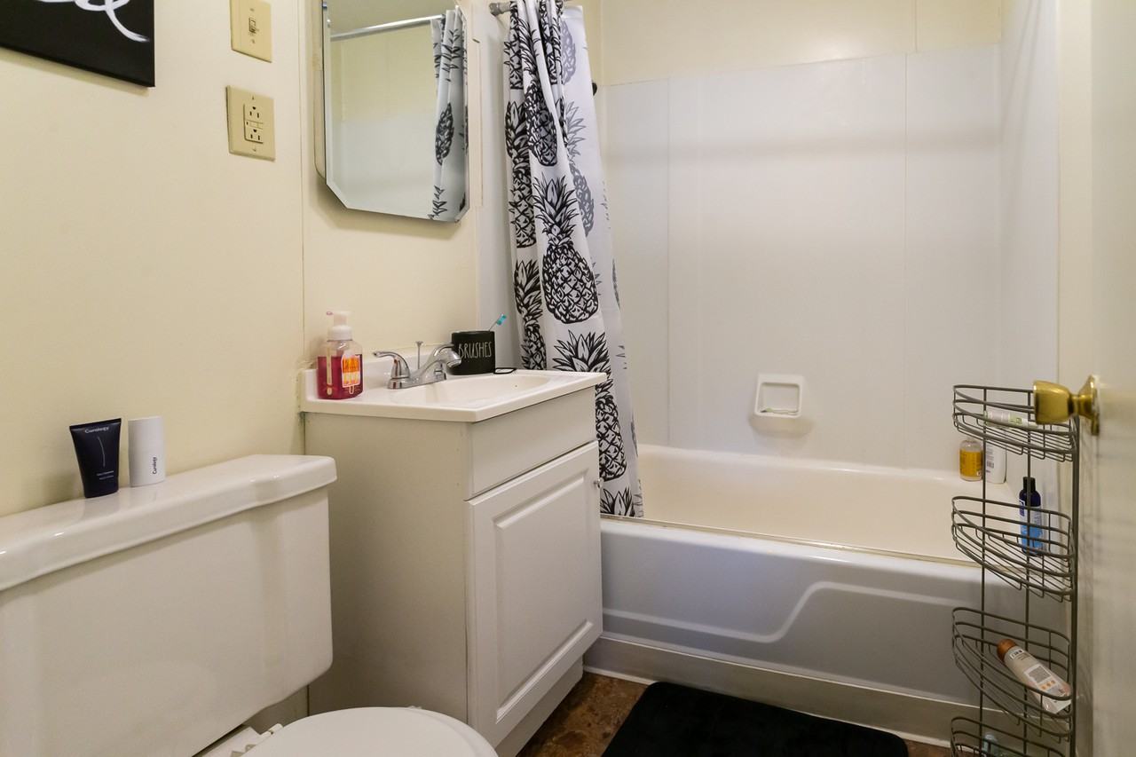 864 Wayne Ave #864 - Photo 5 of 8