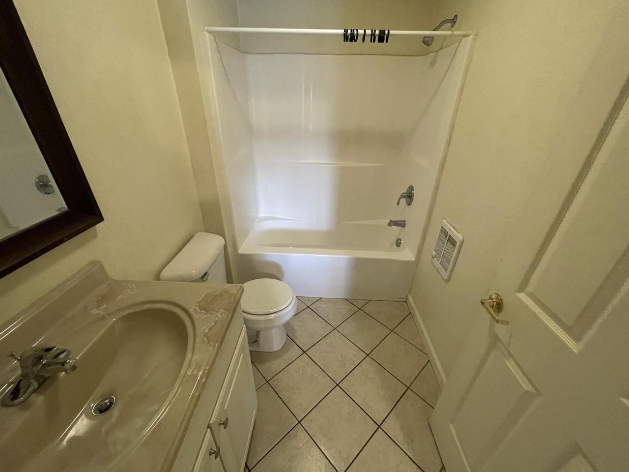 866 Wayne Ave #866 - Photo 3 of 13