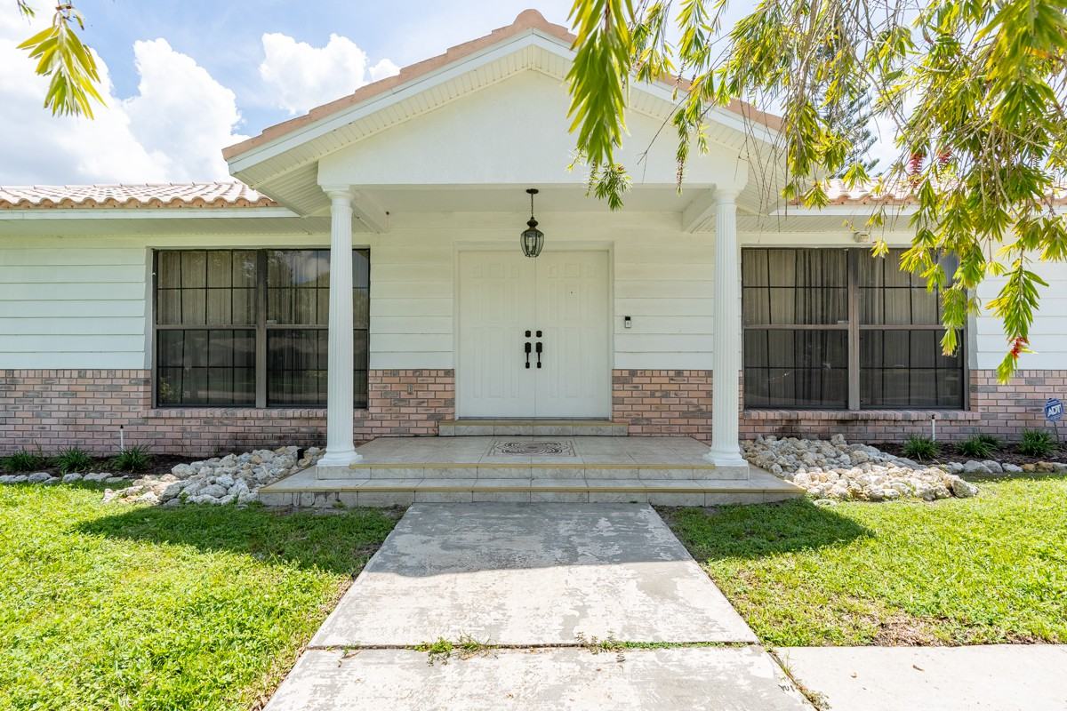 8547 Merrimoor Blvd E - Photo 2 of 38