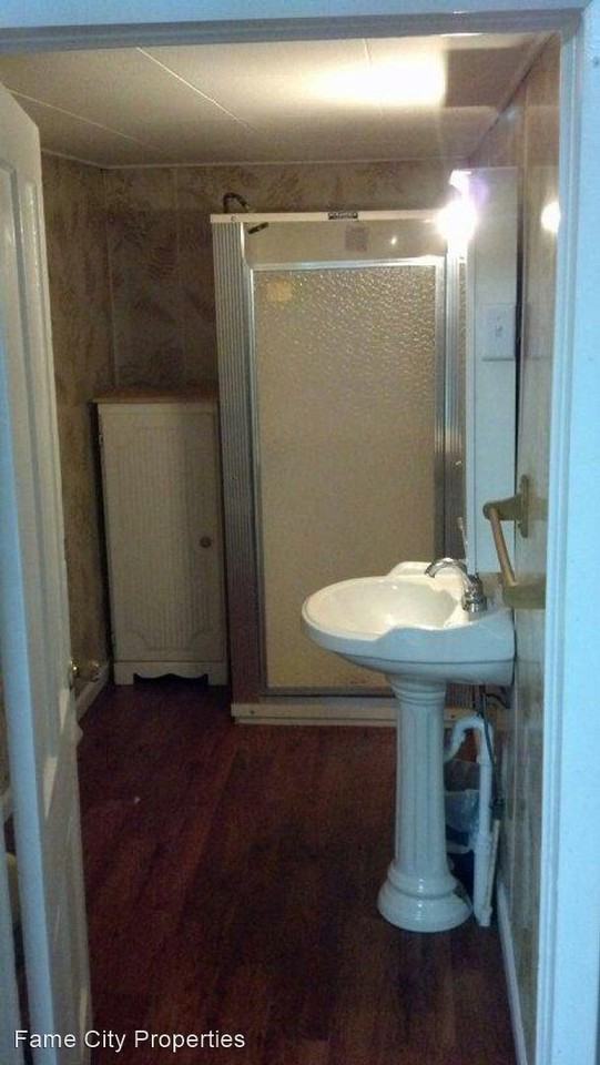 1014 Erie St S - Photo 2 of 11