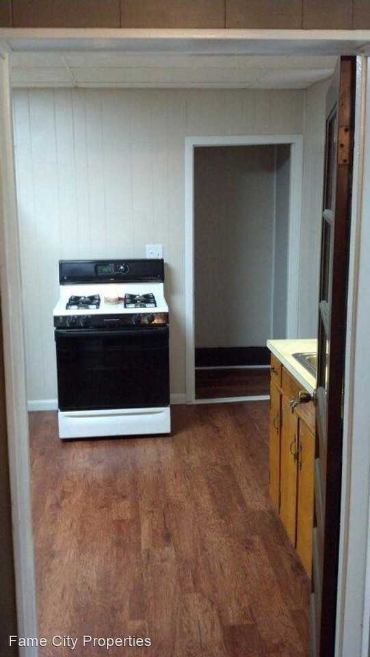 1014 Erie St S - Photo 3 of 11