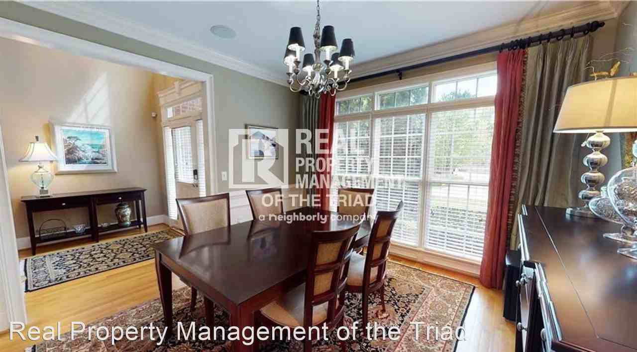 2528 N Beech Ln - Photo 2 of 29