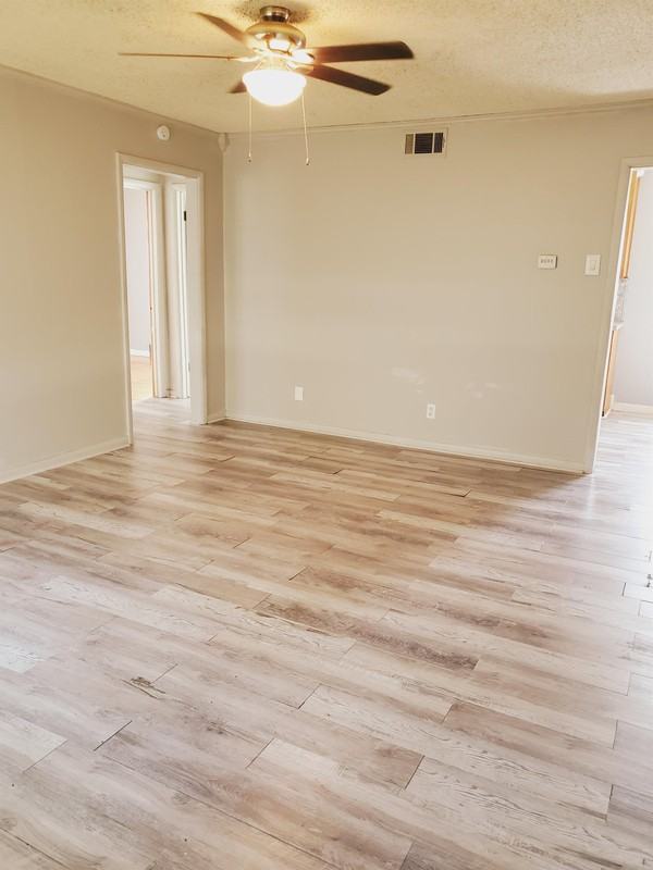 2031 W Irving St - Photo 3 of 15