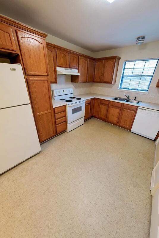 640 Canada St - Photo 3 of 11