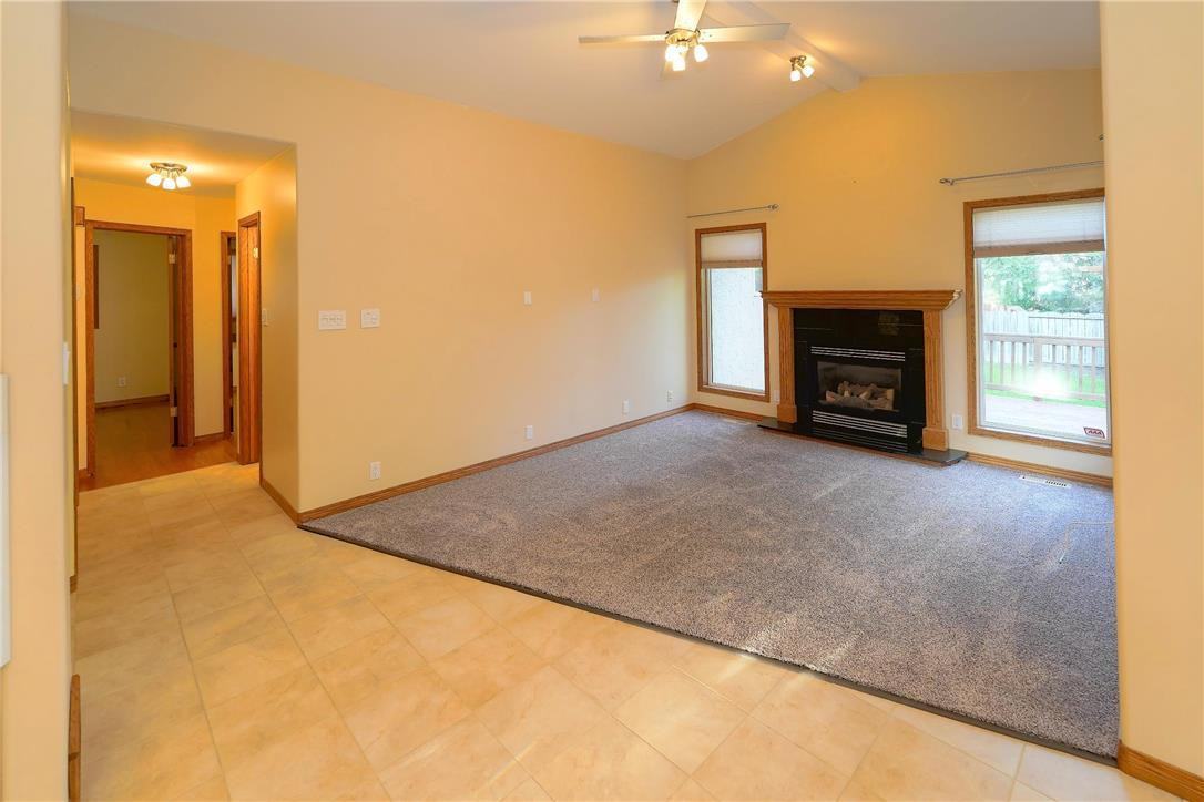 92 Bernfield Bay - Photo 2 of 17