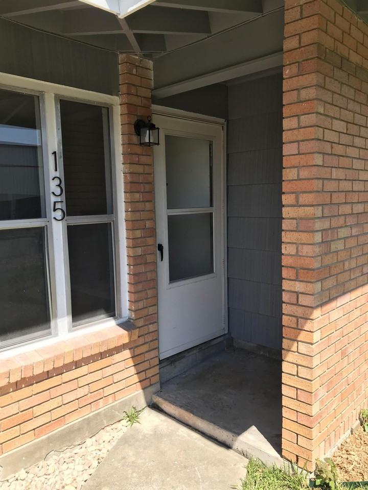 135 Brettonwood Dr - 1 #1 - Photo 2 of 17