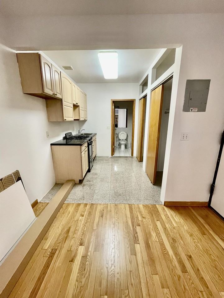 457 West 46th Street - Photo 4 of 18