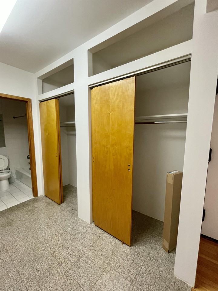 457 West 46th Street - Photo 5 of 18