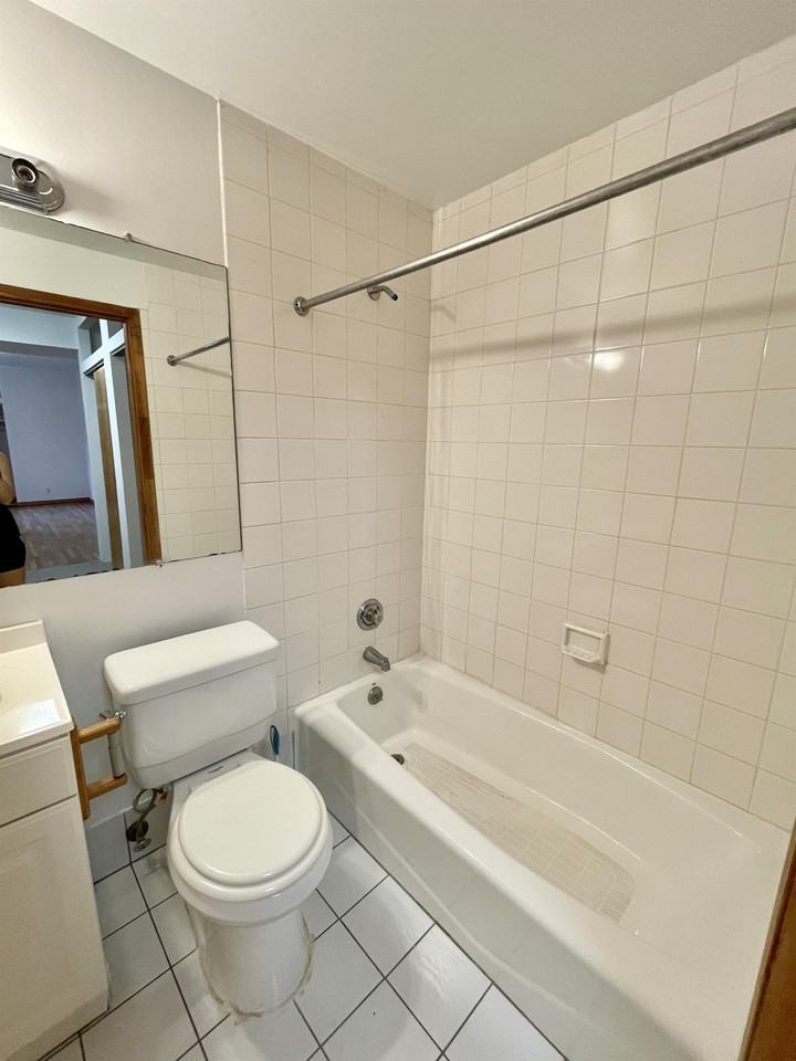 457 West 46th Street - Photo 6 of 18