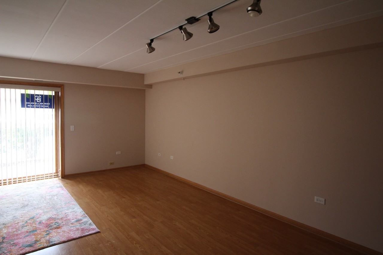 1053 1053 Ashley Ct 1A - Photo 3 of 13