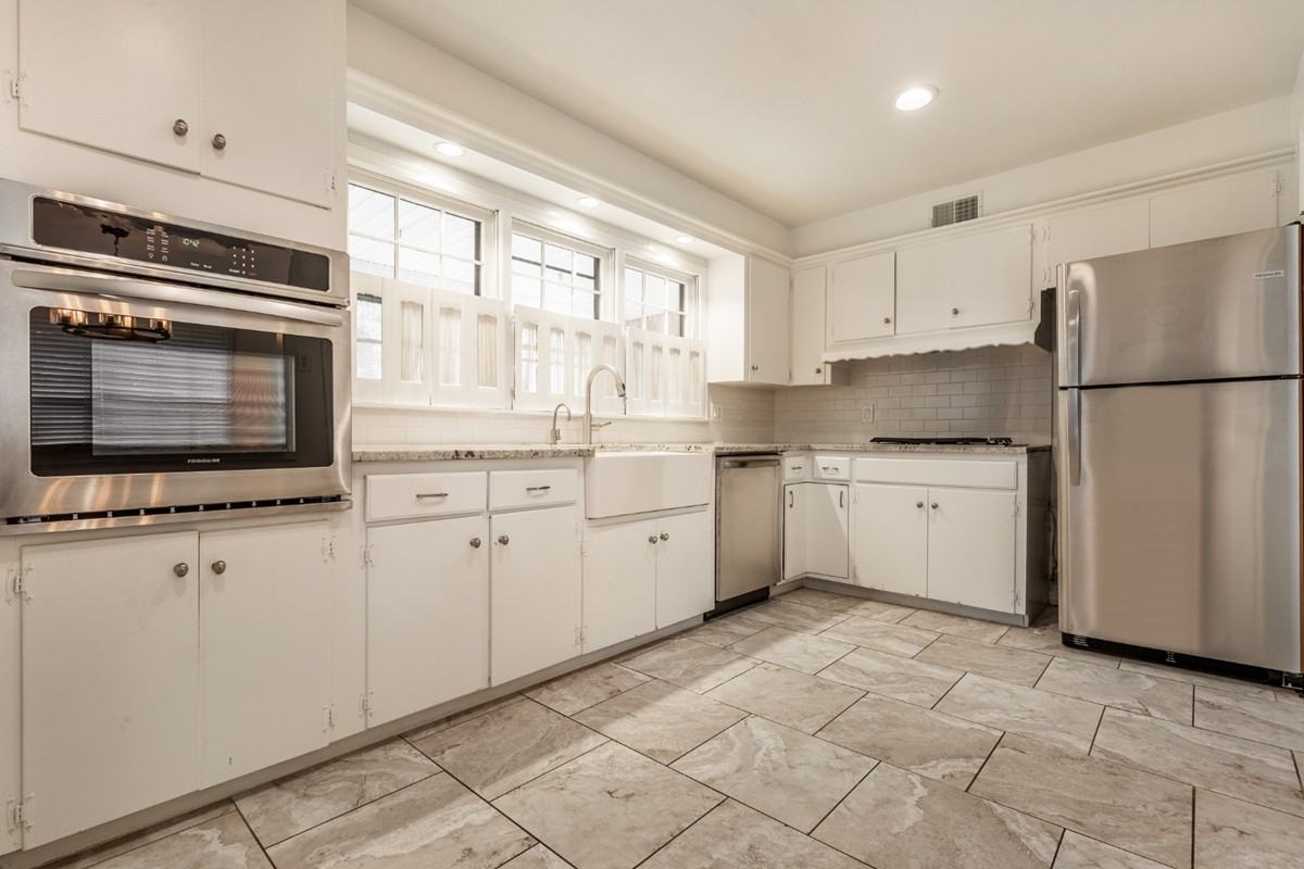 2605 Abbey Road #1 - Photo 3 of 10