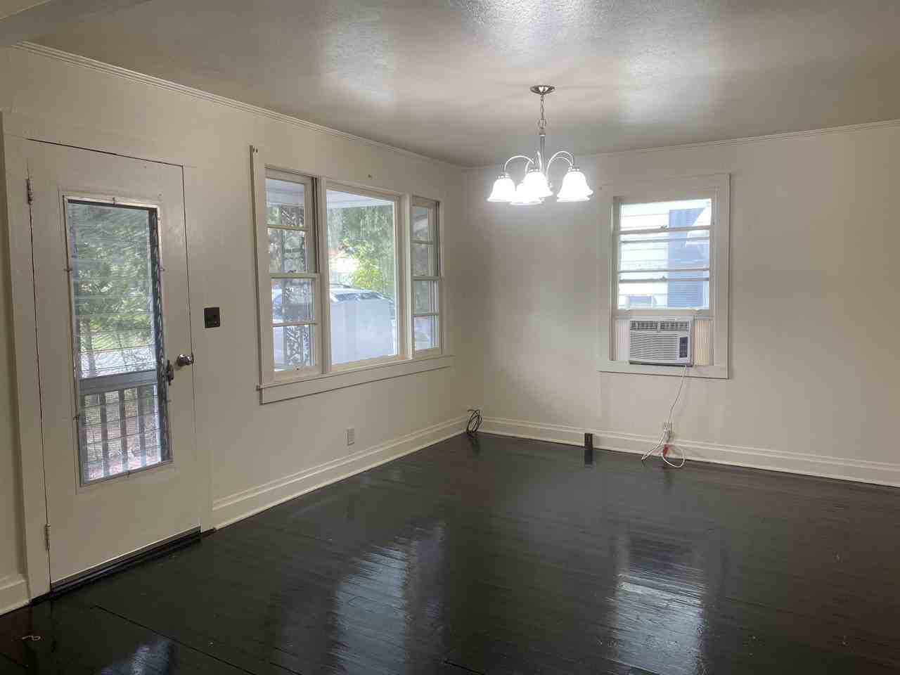 1308 Congress St #1 - Photo 4 of 23