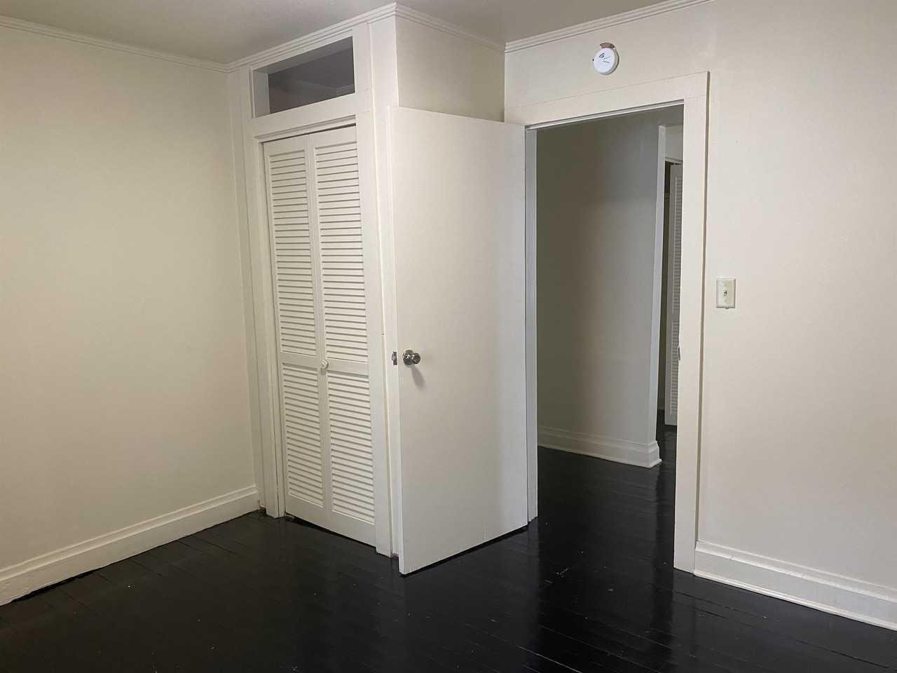 1308 Congress St #1 - Photo 7 of 23