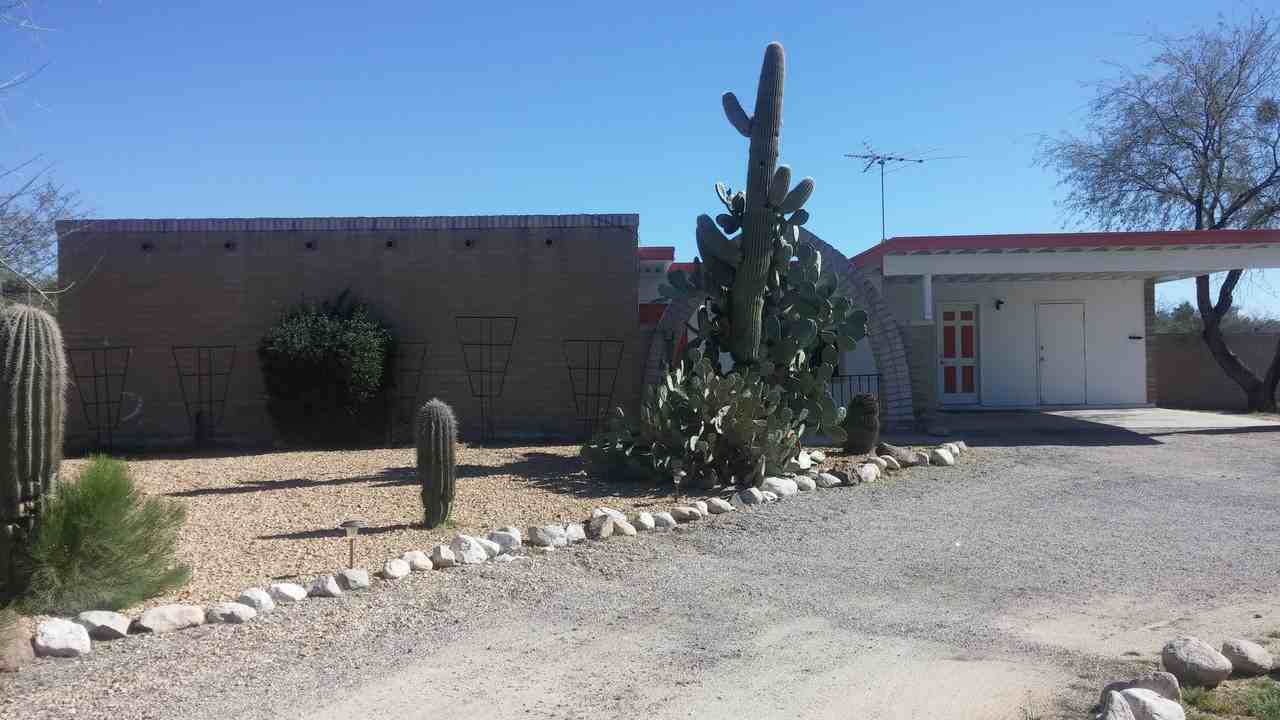 8300 N La Cañada Dr - Photo 2 of 17