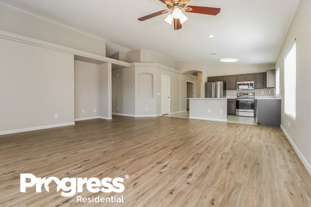 17922 N 112th Dr - Photo 3 of 19