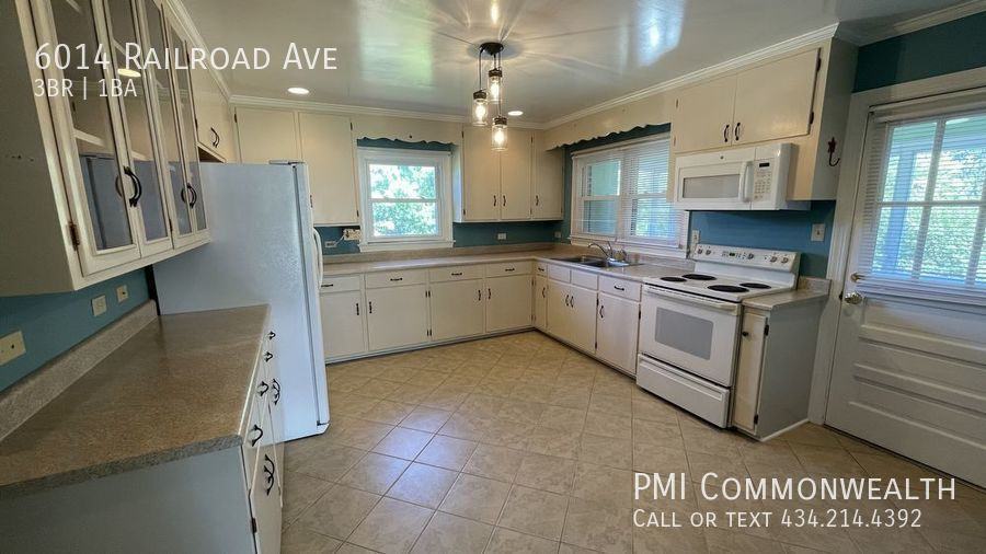 6014 Railroad Ave - Photo 2 of 13