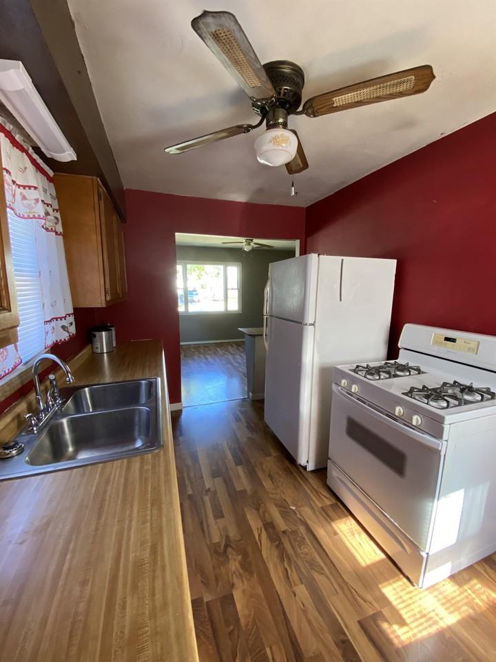 1736 W Grand Ave #1 - Photo 5 of 10