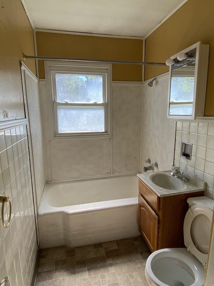 1736 W Grand Ave #1 - Photo 6 of 10