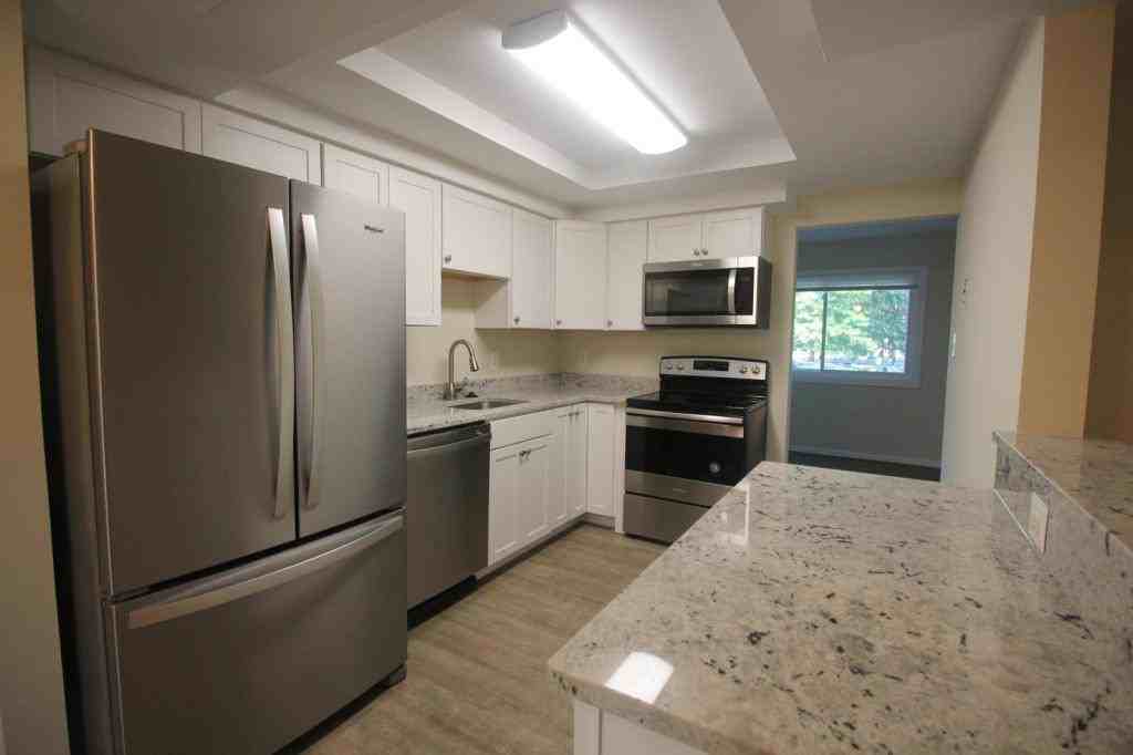 217 Greenfield Ct - Photo 2 of 33
