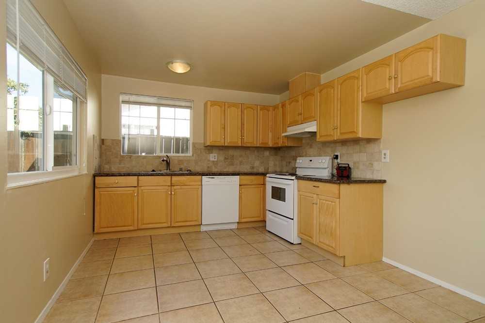 2213 Shadowtree Dr - Photo 2 of 11