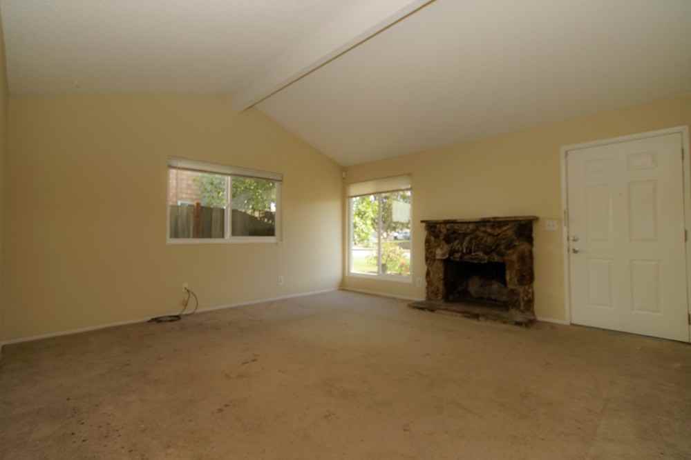 2213 Shadowtree Dr - Photo 3 of 11