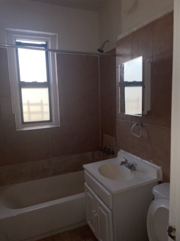 2176 Davidson Ave #4E - Photo 2 of 7