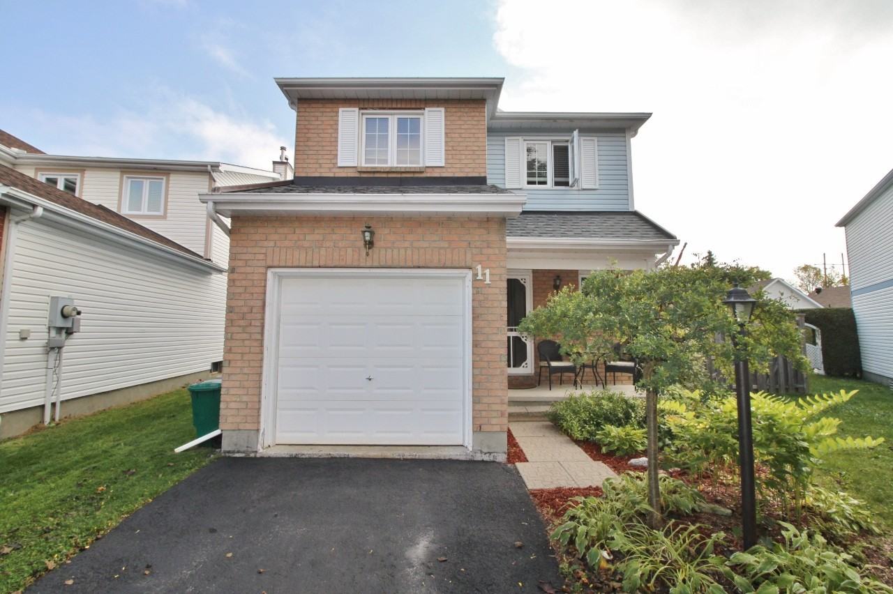 11 Springwater Drive - Photo 2 of 33