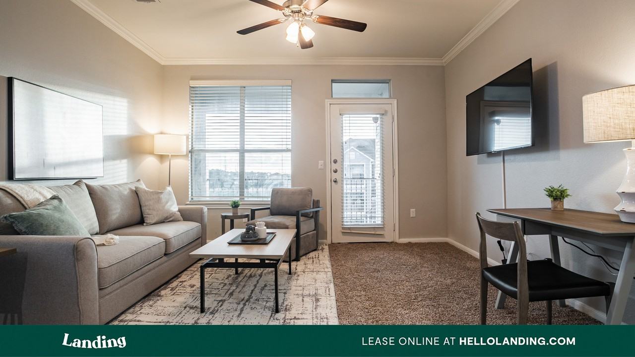 14807 Woodland Hills Dr - Photo 2 of 31