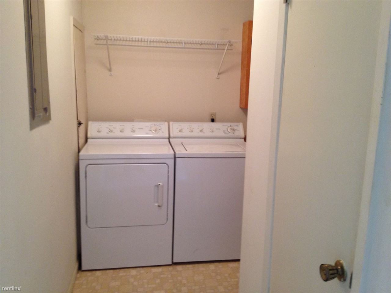 112A N Sanders St - Photo 3 of 10