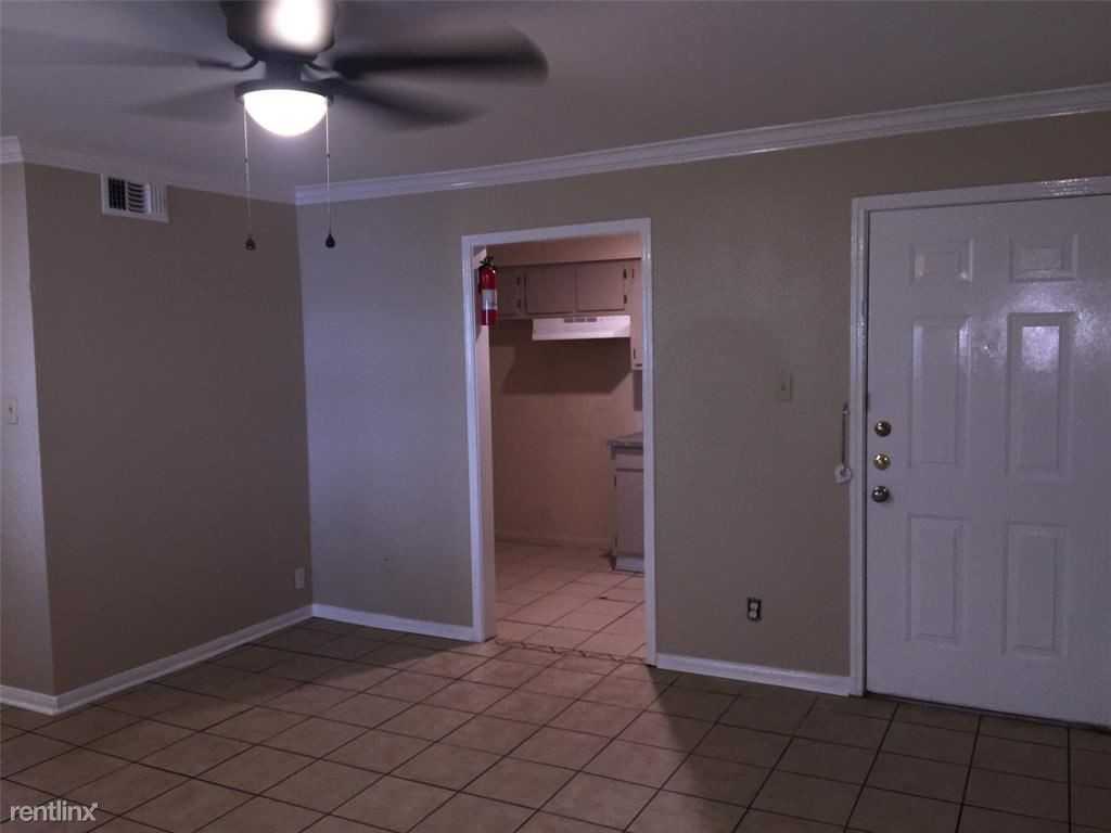 4711 Palisade Dr - Photo 3 of 8