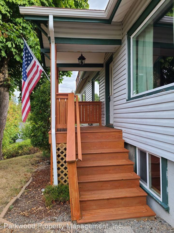 811 Rowell St - Photo 3 of 34