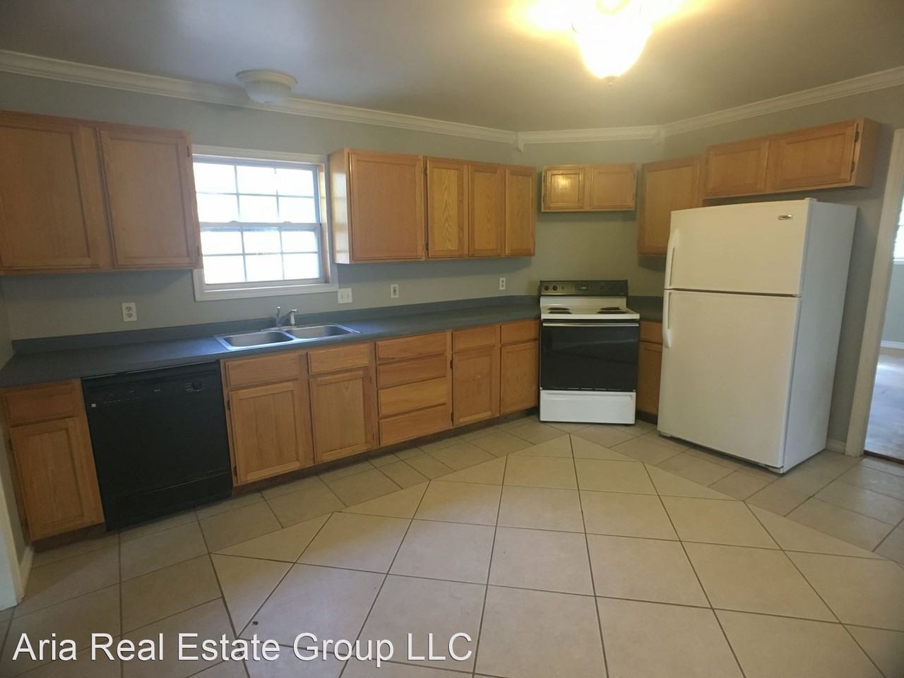 5095 180th St - Photo 2 of 20