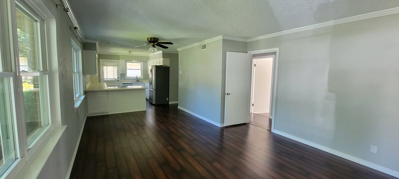 10232 Pinecrest Dr - Photo 2 of 7