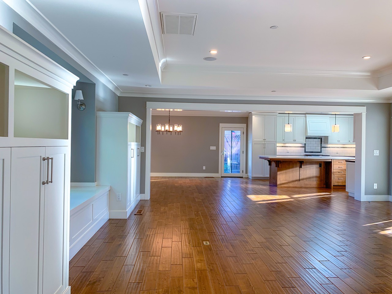 15019 Brewster Ave - Photo 2 of 25