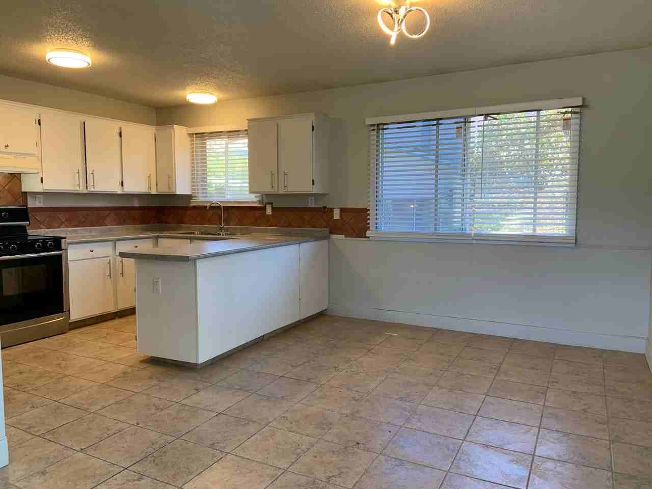 645 Hemlock Rd - Photo 3 of 16