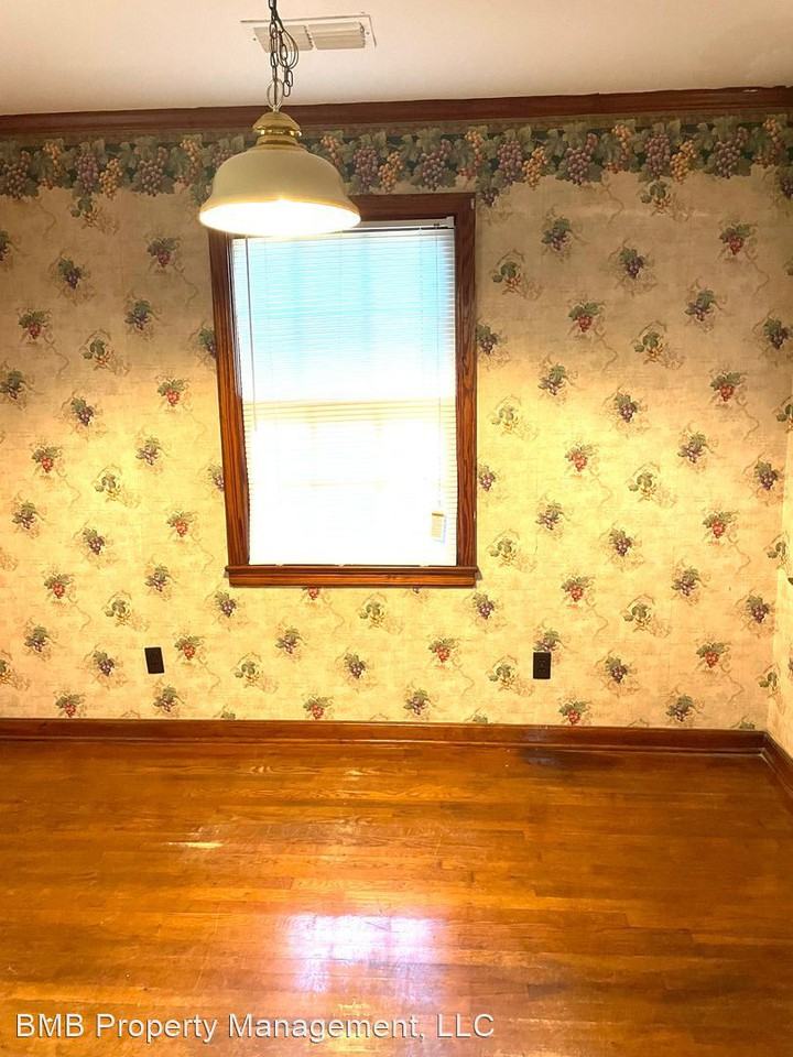 2076 Midway St - Photo 3 of 10