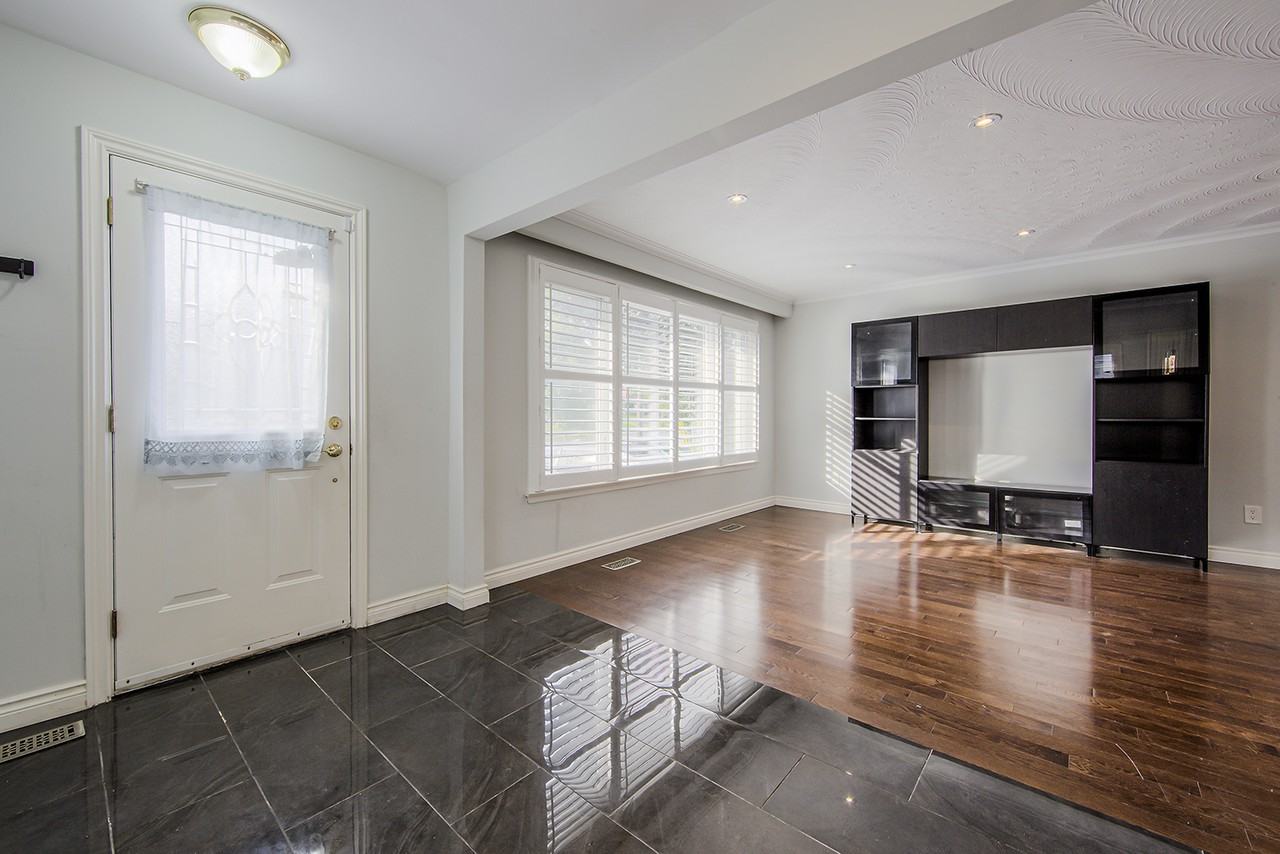 52 Rochman Blvd - Photo 3 of 25