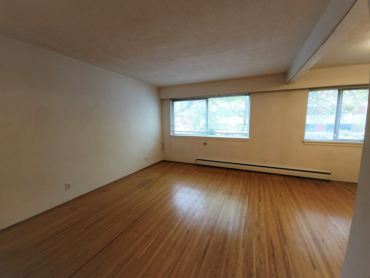 375 Garden Dr N - Photo 3 of 10