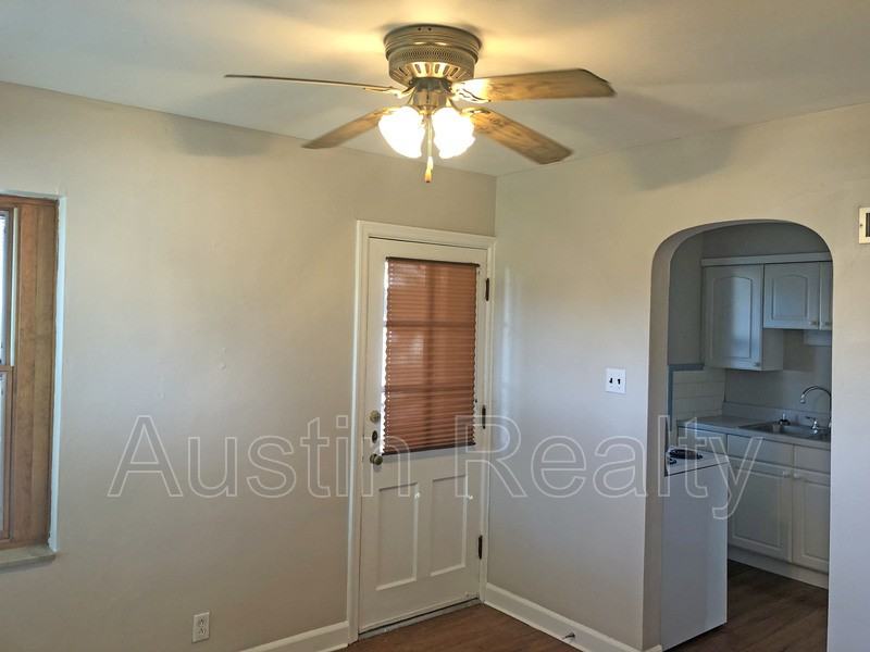 6403 Bishops Pl - Photo 2 of 8