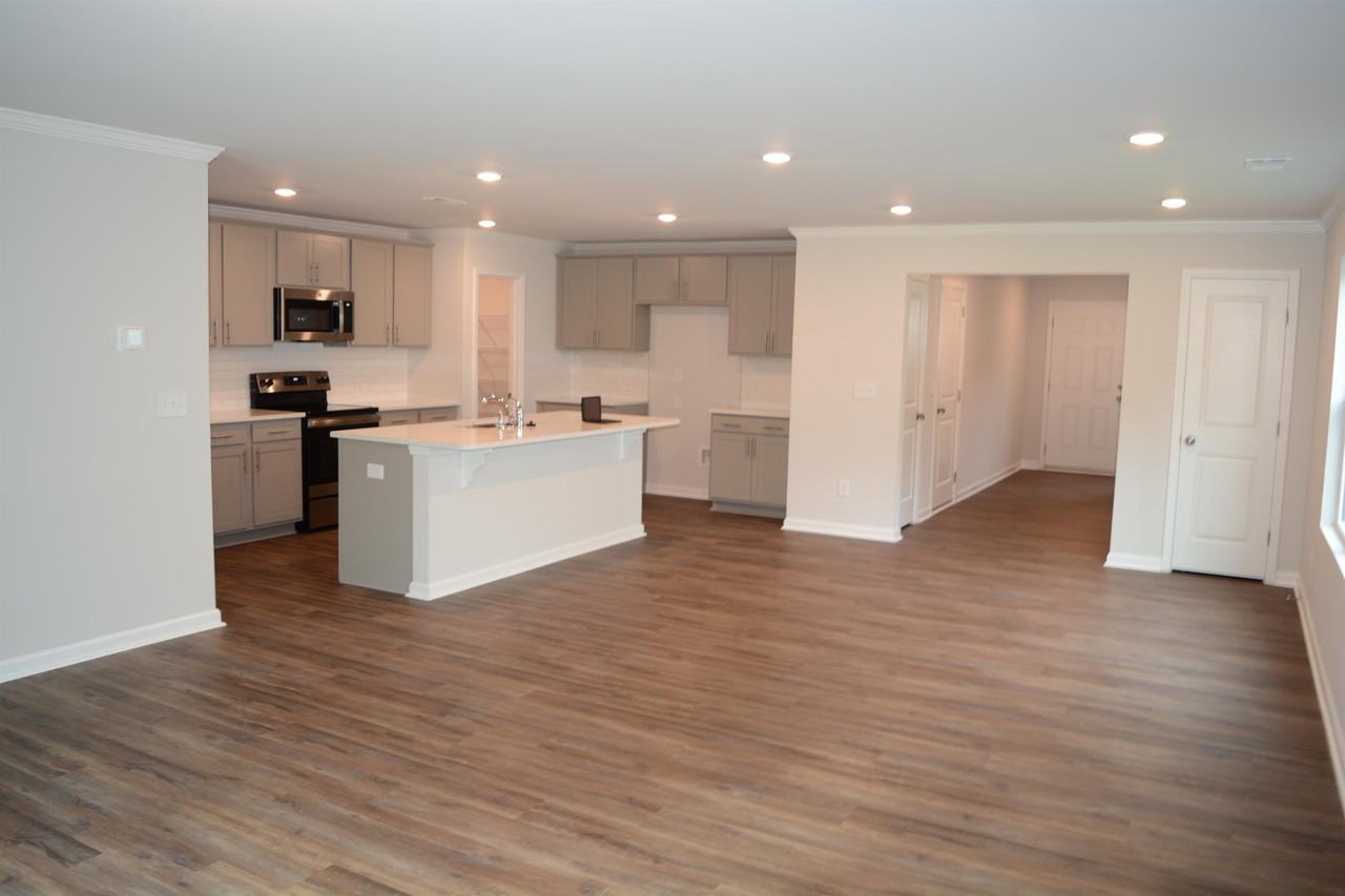 Bellewood Gardens Dr #1 - Photo 3 of 14