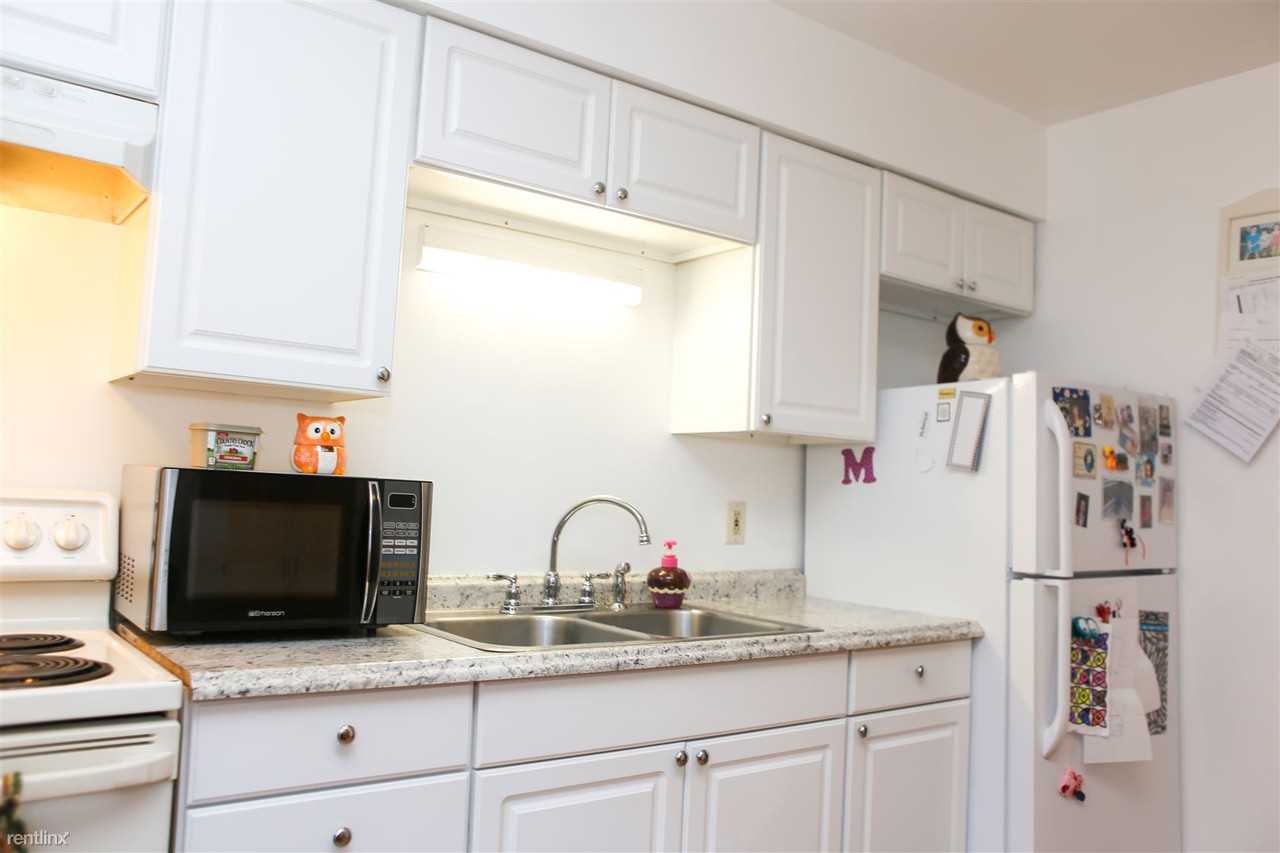 Brookview Town Houses - Photo 2 of 17