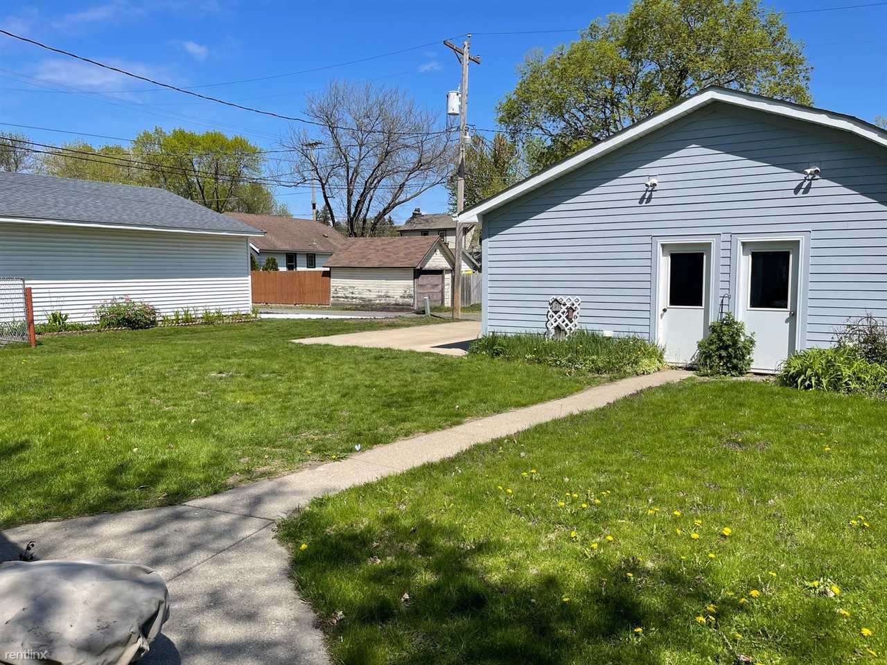 624 W 5th St - Photo 2 of 21