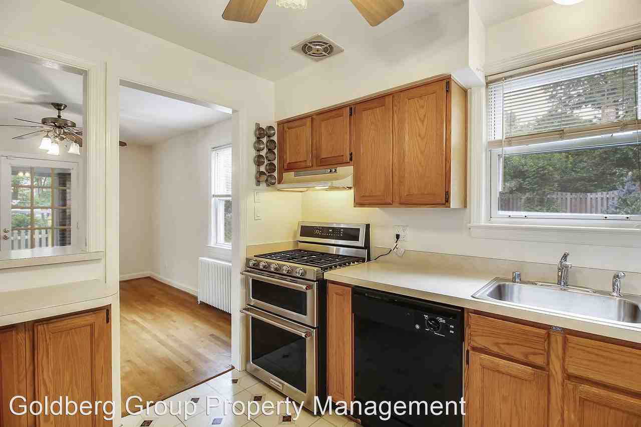 1605 N Springwood Dr - Photo 3 of 44